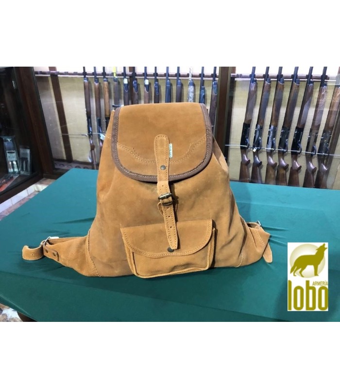 Zurrón mochila para caza fabricada artesanalmente en serraje, con bolsillo  exterior para documentación